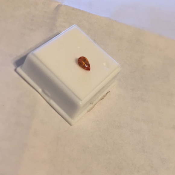 Genuine pear shaped Spessartite Garnet - Picture 7 of 8